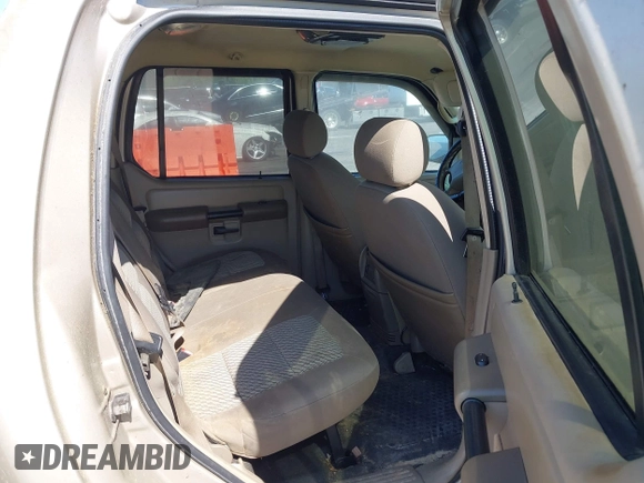 2004 Ford Explorer Sport Trac XLS z VIN 1FMZU67K24UA66100, wystawiony jako IAAI lot #42035953 z przebiegiem 217 105 mil mil oraz . Historia ofert i sprzedaży dostępna na DreamBid. Obrazek 8.