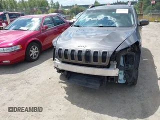 2016 Jeep Cherokee Latitude z VIN 1C4PJMCB9GW293047, wystawiony jako IAAI lot #42325392 z przebiegiem 127 706 mil mil oraz . Historia ofert i sprzedaży dostępna na DreamBid. Obrazek 6.