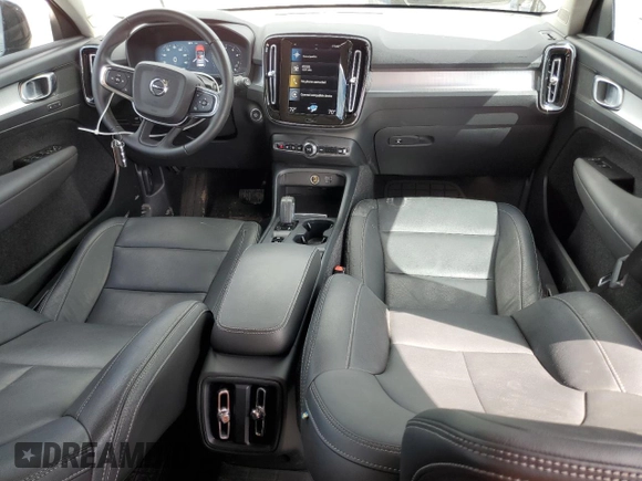 2021 Volvo XC40 Momentum z VIN YV4AC2HK5M2458900, wystawiony jako Copart lot #73645094 z przebiegiem 27 965 mil mil oraz Szkoda całkowita • Salvage title. Historia ofert i sprzedaży dostępna na DreamBid. Obrazek 8.