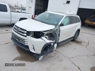 2019 Toyota Highlander SE with VIN 5TDKZRFH3KS366017, listed as a IAAI auction lot 40986322 with 67,313 mi miles and . Bid and sale history available at DreamBid. Image 17.