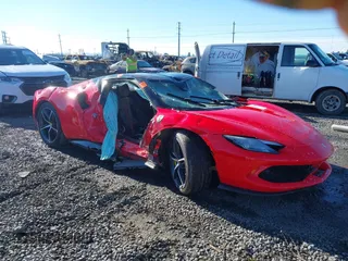 2023 Ferrari 296 GTB z VIN ZFF99SLA3P0296690, wystawiony jako IAAI lot #41534599 z przebiegiem Nie podano mil oraz . Historia ofert i sprzedaży dostępna na DreamBid. Obrazek 1.