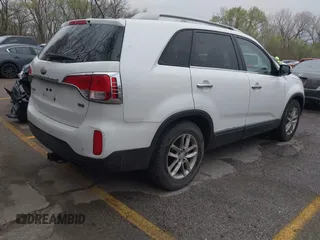 2014 Kia Sorento LX with VIN 5XYKT4A63EG432500, listed as a IAAI auction lot 41943050 with 161,612 mi miles. Bid and sale history available at carsss.com. Image 4.