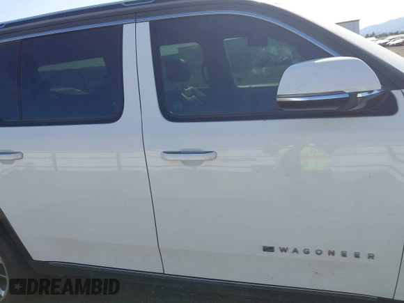 2022 Jeep Wagoneer Series III with VIN 1C4SJVDT1NS114768, listed as a IAAI auction lot 42532627 with 47,071 mi miles and . Bid and sale history available at DreamBid. Image 14.