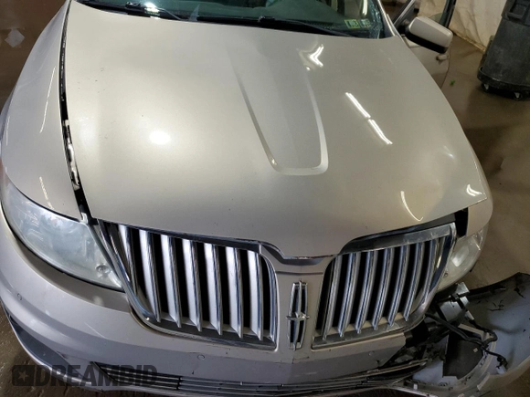 2009 Lincoln MKS z VIN 1LNHM94R39G629594, wystawiony jako Copart lot #56986125 z przebiegiem Nie podano mil oraz Szkoda całkowita • Salvage title. Historia ofert i sprzedaży dostępna na DreamBid. Obrazek 11.