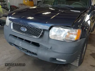 2002 Ford Escape XLT with VIN 1FMCU031X2KA37050, listed as a IAAI auction lot 42024674 with 199,249 mi miles. Bid and sale history available at carsss.com. Image 6.