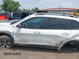 2017 Jeep Cherokee Trailhawk with VIN 1C4PJMBSXHW657446, listed as a IAAI auction lot 42406437 with 158,351 mi miles and . Bid and sale history available at DreamBid. Image 15.