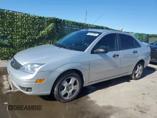 2006 Ford Focus S with VIN 1FAFP34N26W139281, listed as a Copart auction lot 44380565 with 120,860 mi miles and Salvage Title. Bid and sale history available at carsss.com. Image 1.