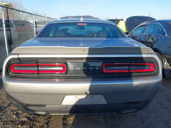 2015 Dodge Challenger SXT Plus with VIN 2C3CDZBG0FH818787, listed as a IAAI auction lot 41779757 with 1 mi miles. Bid and sale history available at carsss.com. Image 17.