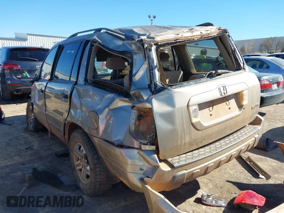 2005 Honda Pilot EX with VIN 5FNYF18475B044570, listed as a IAAI auction lot 41728694 with 200,585 mi miles. Bid and sale history available at carsss.com. Image 3.