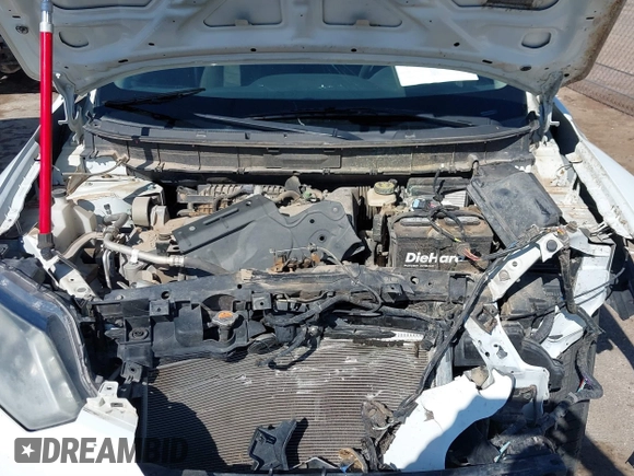 2016 Nissan Rogue SV with VIN KNMAT2MV8GP619010, listed as a IAAI auction lot 40618797 with 201,515 mi miles. Bid and sale history available at carsss.com. Image 10.