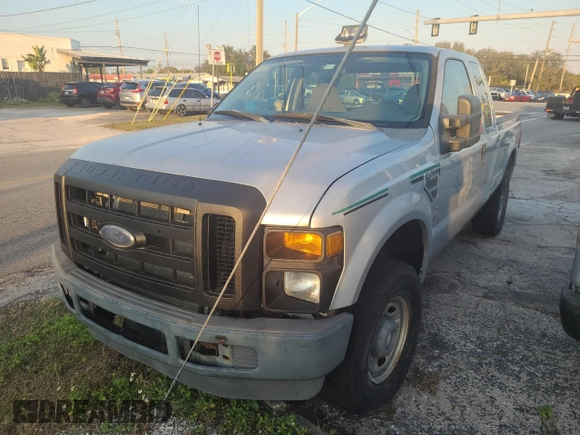 2010 Ford F-250 XL z VIN 1FTSX2B51AEA77375, wystawiony jako Copart lot #44066945 z przebiegiem 128 913 mil mil oraz Tytuł czysty. Historia ofert i sprzedaży dostępna na DreamBid. Obrazek 2.