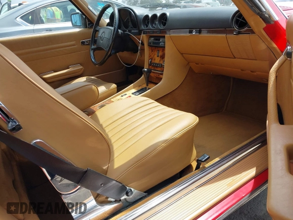 1988 Mercedes-Benz 560 with VIN WDBBA48D4JA090929, listed as a IAAI auction lot 42127701 with 186,443 mi miles. Bid and sale history available at carsss.com. Image 5.
