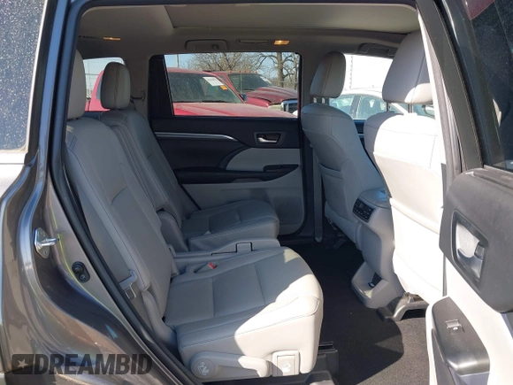 2017 Toyota Highlander Limited с VIN 5TDDZRFH9HS464762, выставлен на аукционе IAAI как лот 41396047 с пробегом 60 528 миль миль и . История ставок и продаж доступна на DreamBid. Изображение 8.