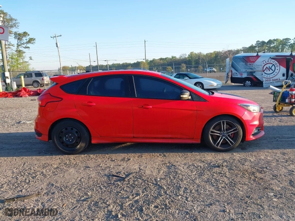 2015 Ford Focus ST with VIN 1FADP3L98FL207998, listed as a IAAI auction lot 41880849 with 203,571 mi miles. Bid and sale history available at carsss.com. Image 14.