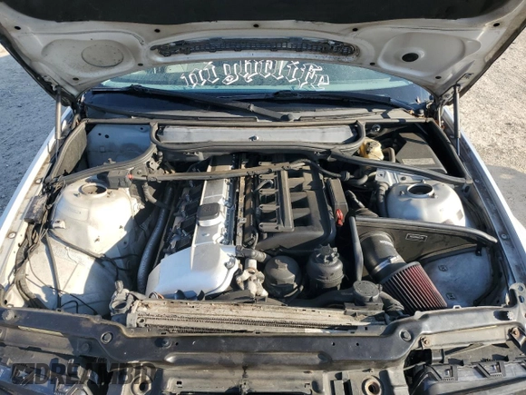2001 BMW 3 Series 330i with VIN WBAAV53451FT02042, listed as a Copart auction lot 81005284 with 152,657 mi miles and Salvage Title. Bid and sale history available at carsss.com. Image 13.