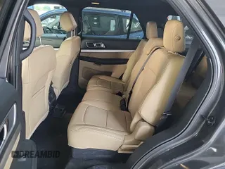 2017 Ford Explorer XLT z VIN 1FM5K8D89HGD08040, wystawiony jako IAAI lot #42516623 z przebiegiem 50 937 mil mil oraz . Historia ofert i sprzedaży dostępna na DreamBid. Obrazek 4.