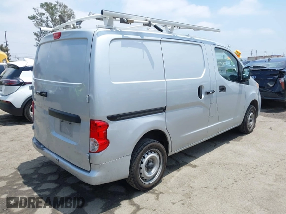 2014 Nissan NV200 S z VIN 3N6CM0KN4EK691833, wystawiony jako IAAI lot #42421018 z przebiegiem 103 699 mil mil oraz . Historia ofert i sprzedaży dostępna na DreamBid. Obrazek 4.