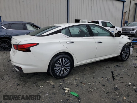 2024 Nissan Altima SV with VIN 1N4BL4DV8RN429650, listed as a Copart auction lot 55502375 with 18,009 mi miles and Salvage Title. Bid and sale history available at DreamBid. Image 3.