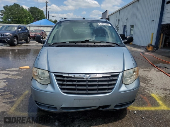2005 Chrysler Town & Country LX z VIN 2C4GP44R95R519278, wystawiony jako Copart lot #57036085 z przebiegiem 202 229 mil mil oraz Szkoda całkowita • Salvage title. Historia ofert i sprzedaży dostępna na DreamBid. Obrazek 5.