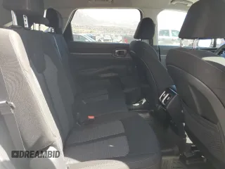2023 Kia Sorento LX z VIN 5XYRGDLC3PG242057, wystawiony jako Copart lot #50510525 z przebiegiem 19 008 mil mil oraz Szkoda całkowita • Salvage title. Historia ofert i sprzedaży dostępna na DreamBid. Obrazek 11.