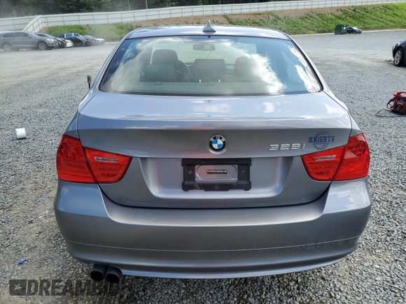 2010 BMW 3 Series 328i xDrive z VIN WBAPK5C56AA647752, wystawiony jako Copart lot #64165885 z przebiegiem 97 797 mil mil oraz Szkoda całkowita • Salvage title. Historia ofert i sprzedaży dostępna na DreamBid. Obrazek 6.