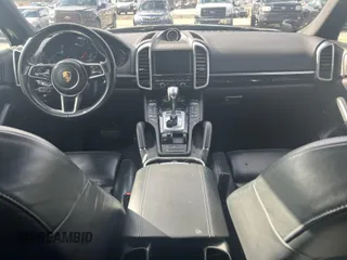 2016 Porsche Cayenne z VIN WP1AA2A26GKA13040, wystawiony jako IAAI lot #42019833 z przebiegiem 87 594 mil mil oraz . Historia ofert i sprzedaży dostępna na DreamBid. Obrazek 10.