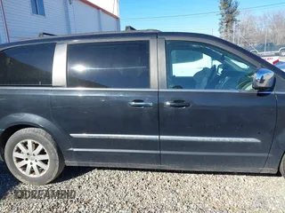 2011 Chrysler Town & Country Touring L z VIN 2A4RR8DG7BR616820, wystawiony jako IAAI lot #41601132 z przebiegiem Nie podano mil oraz . Historia ofert i sprzedaży dostępna na DreamBid. Obrazek 13.