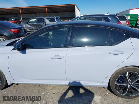 2024 Nissan Altima SR z VIN 1N4BL4CV9RN398846, wystawiony jako IAAI lot #42210282 z przebiegiem 4 973 mil mil oraz . Historia ofert i sprzedaży dostępna na DreamBid. Obrazek 14.