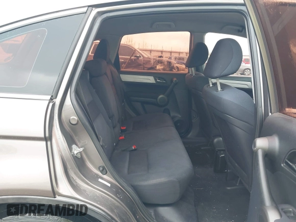2010 Honda CR-V LX z VIN 5J6RE3H38AL000217, wystawiony jako IAAI lot #42051176 z przebiegiem 221 590 mil mil oraz . Historia ofert i sprzedaży dostępna na DreamBid. Obrazek 8.