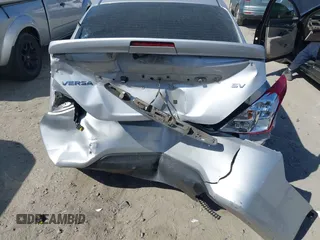 2019 Nissan Versa SV z VIN 3N1CN7AP5KL869205, wystawiony jako IAAI lot #41883310 z przebiegiem 96 317 mil mil oraz . Historia ofert i sprzedaży dostępna na DreamBid. Obrazek 6.