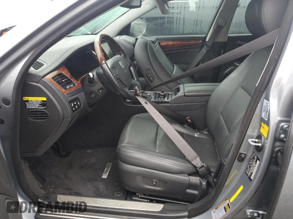2015 Hyundai Equus Ultimate z VIN KMHGH4JHXFU098910, wystawiony jako Copart lot #74253874 z przebiegiem Nie podano mil oraz Szkoda całkowita • Salvage title. Historia ofert i sprzedaży dostępna na DreamBid. Obrazek 7.