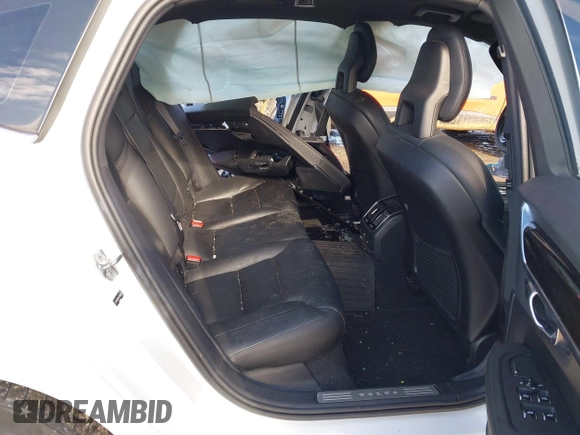 2018 Volvo S90 Momentum with VIN LVY982MK5JP036453, listed as a IAAI auction lot 41269326 with 82,231 mi miles. Bid and sale history available at carsss.com. Image 8.