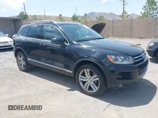 2012 Volkswagen Touareg Sport z VIN WVGFK9BP4CD002524, wystawiony jako IAAI lot #42432335 z przebiegiem 188 851 mil mil oraz . Historia ofert i sprzedaży dostępna na DreamBid. Obrazek 1.