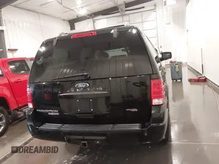 2005 Ford Expedition Limited z VIN 1FMFU20565LA60694, wystawiony jako IAAI lot #41945914 z przebiegiem 184 373 mil mil oraz . Historia ofert i sprzedaży dostępna na DreamBid. Obrazek 16.