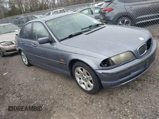2000 BMW 3 Series 323i with VIN WBAAM3349YFP82121, listed as a IAAI auction lot 41732461 with 999,999 mi miles. Bid and sale history available at carsss.com. Image 1.