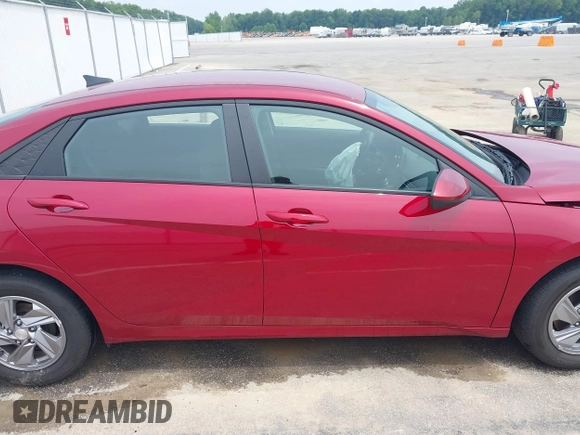 2024 Hyundai Elantra SE z VIN KMHLL4DG3RU824076, wystawiony jako IAAI lot #42471521 z przebiegiem 2 359 mil mil oraz . Historia ofert i sprzedaży dostępna na DreamBid. Obrazek 13.