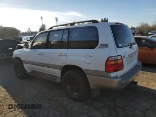 2000 Toyota Land Cruiser with VIN JT3HT05J5Y0105435, listed as a Copart auction lot 89409795 with 255,587 mi miles and Salvage Title. Bid and sale history available at carsss.com. Image 2.