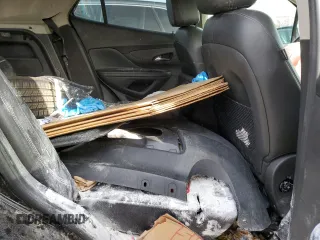 2020 Buick Encore Essence z VIN KL4CJGSB1LB044402, wystawiony jako Copart lot #78628684 z przebiegiem 64 651 mil mil oraz Szkody całkowita. Historia ofert i sprzedaży dostępna na DreamBid. Obrazek 11.