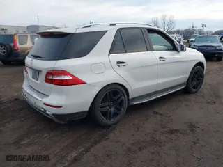 2013 Mercedes-Benz M-Class ML 350 with VIN 4JGDA5HB8DA245982, listed as a IAAI auction lot 41326668 with 112,992 mi miles. Bid and sale history available at carsss.com. Image 4.