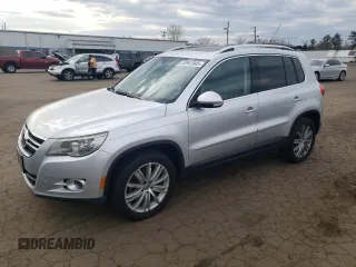 2010 Volkswagen Tiguan Wolfsburg Edition z VIN WVGAV7AX4AW000863, wystawiony jako Copart lot #53967005 z przebiegiem 146 788 mil mil oraz Czysty tytuł • Clean title. Historia ofert i sprzedaży dostępna na DreamBid. Obrazek 1.