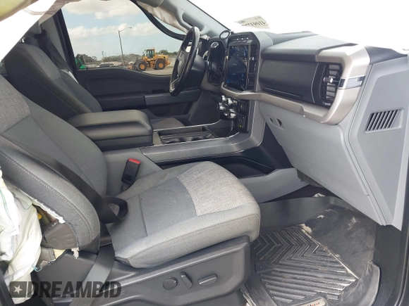 2021 Ford F-150 XL with VIN 1FTEW1CPXMFD00974, listed as a IAAI auction lot 41093772 with 112,890 mi miles and . Bid and sale history available at carsss.com. Image 5.