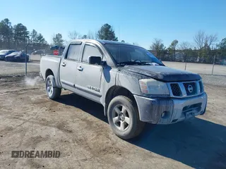2006 Nissan Titan LE z VIN 1N6AA07B46N530408, wystawiony jako IAAI lot #41381403 z przebiegiem 259 376 mil mil oraz . Historia ofert i sprzedaży dostępna na DreamBid. Obrazek 1.