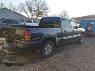 2004 GMC Sierra 1500 SLE z VIN 2GTEK13T041435042, wystawiony jako IAAI lot #41777775 z przebiegiem 218 745 mil mil oraz . Historia ofert i sprzedaży dostępna na DreamBid. Obrazek 4.