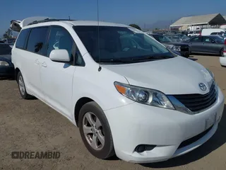 2012 Toyota Sienna LE AAS с VIN 5TDKK3DC0CS275037, выставлен на аукционе IAAI как лот 42366490 с пробегом 56 321 миль миль и . История ставок и продаж доступна на DreamBid. Изображение 1.