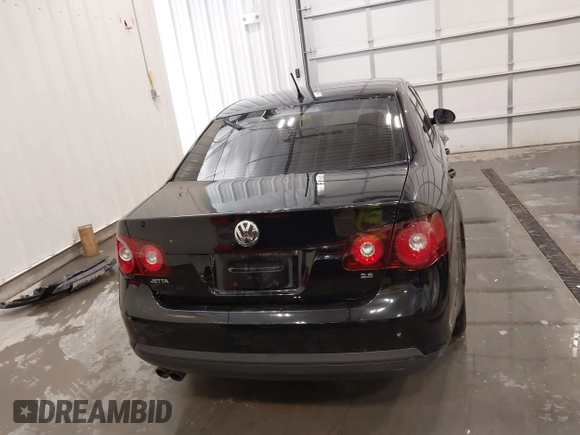 2010 Volkswagen Jetta Limited Edition с VIN 3VWAX7AJ0AM074675, выставлен на аукционе IAAI как лот 41962596 с пробегом 101 465 миль миль и . История ставок и продаж доступна на DreamBid. Изображение 17.