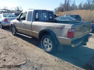 2005 Ford Ranger XLT with VIN 1FTZR45E35PA65898, listed as a IAAI auction lot 41820950 with 204,606 mi miles. Bid and sale history available at carsss.com. Image 3.
