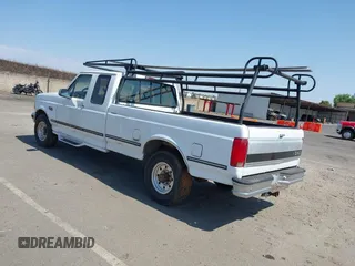 1995 Ford F-250 z VIN 1FTHX25H2SKC12673, wystawiony jako IAAI lot #42381220 z przebiegiem Nie podano mil oraz . Historia ofert i sprzedaży dostępna na DreamBid. Obrazek 3.