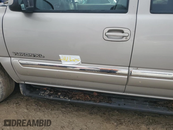 2004 GMC Yukon XL SLT with VIN 1GKEC16Z64J201494, listed as a Copart auction lot 75116274 with 201,386 mi miles and Salvage Title. Bid and sale history available at carsss.com. Image 13.