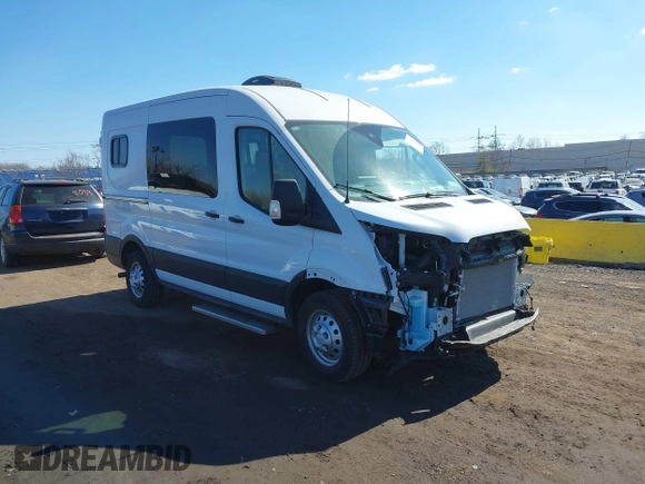 2023 Ford Transit z VIN 1FTYE2C84PKB90935, wystawiony jako IAAI lot #41649489 z przebiegiem 3 272 mil mil oraz . Historia ofert i sprzedaży dostępna na DreamBid. Obrazek 1.