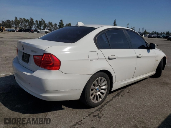 2009 BMW 3 Series 328i z VIN WBAPH57559NL79032, wystawiony jako Copart lot #52024355 z przebiegiem 115 036 mil mil oraz Szkoda całkowita • Salvage title. Historia ofert i sprzedaży dostępna na DreamBid. Obrazek 3.
